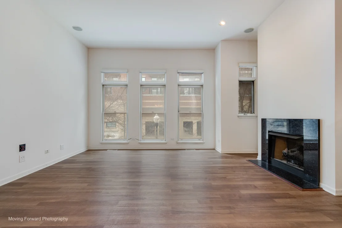 Photo of 814 W 15th Place