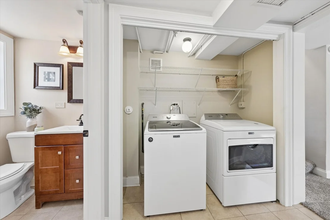 Photo of 408 W Commonwealth Lane
