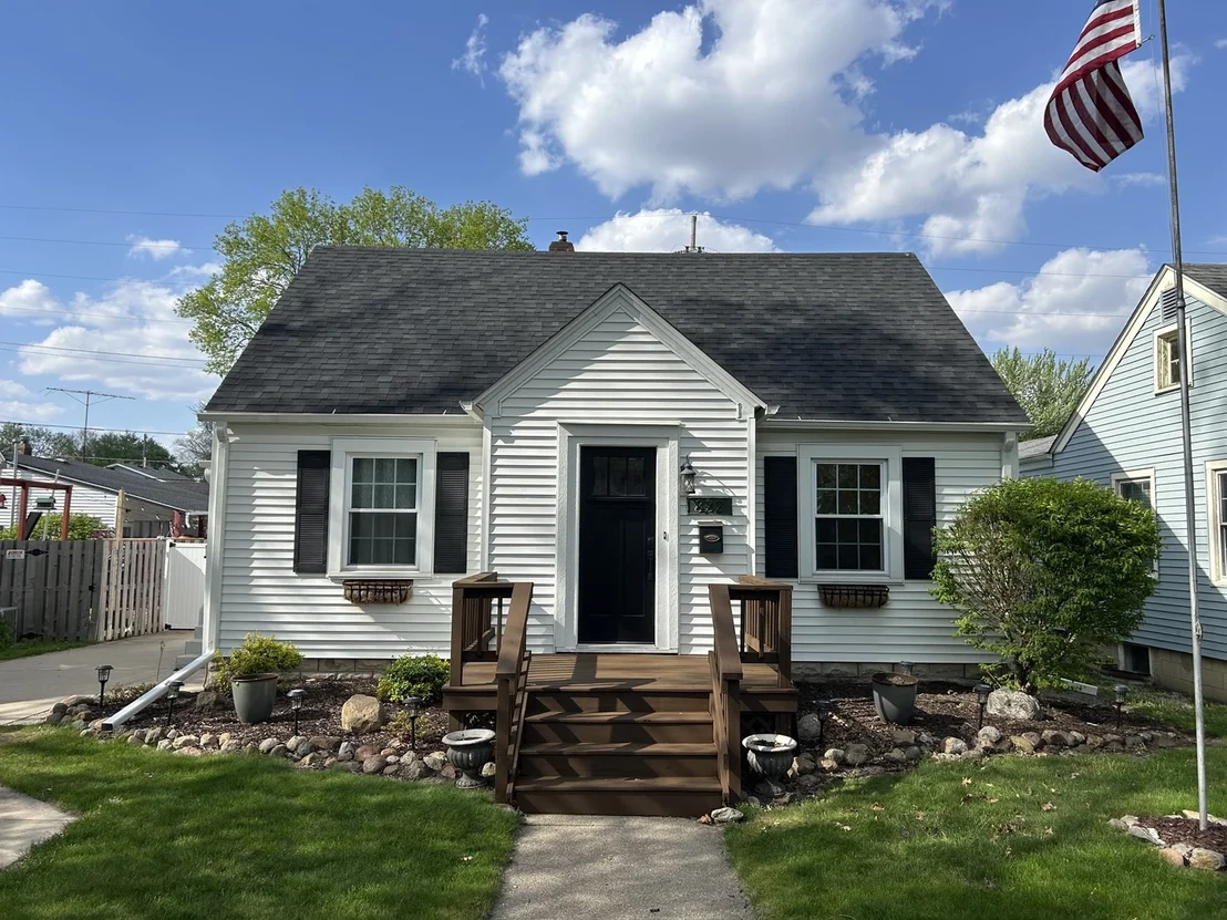 Photo of 822 Douglas Street