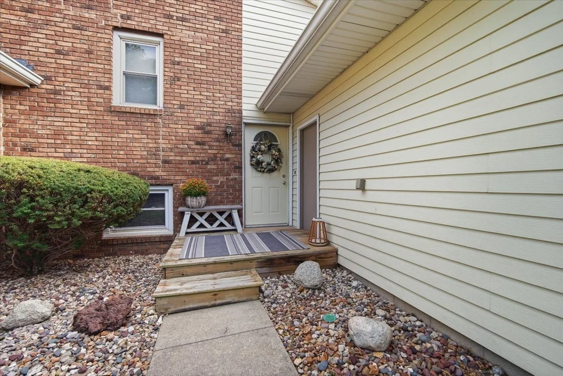 Photo of Unit B at 1546 Hunt Drive