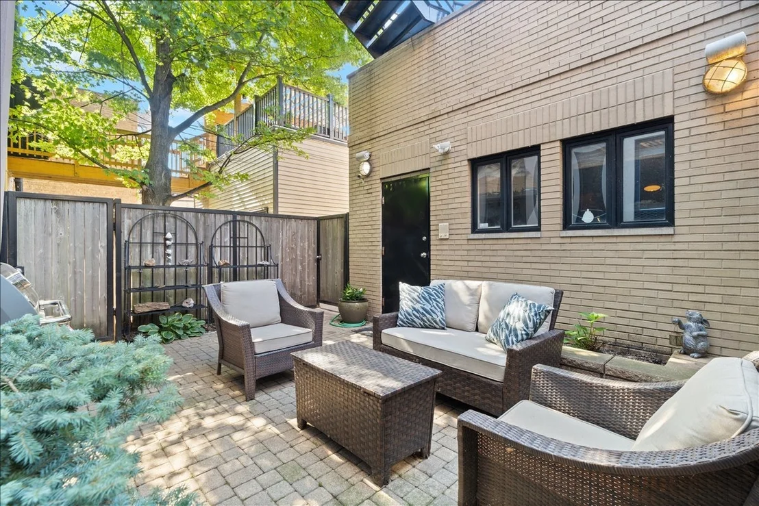 Photo of 930 W Wolfram Street