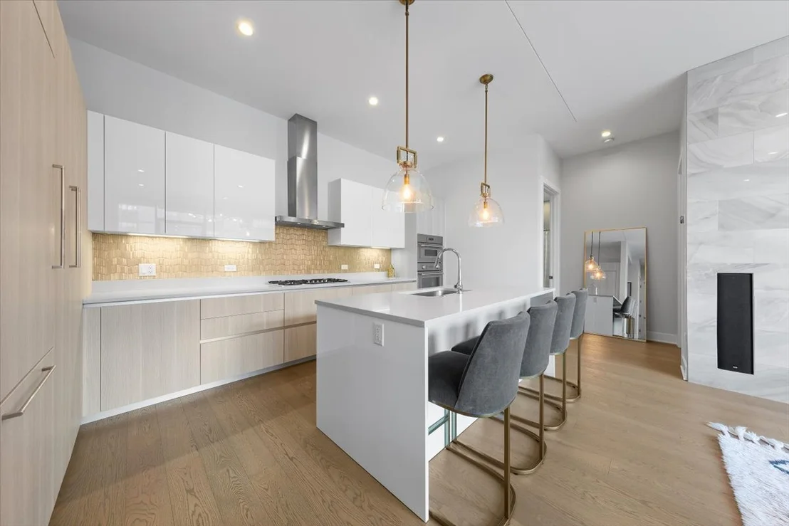 Photo of Unit 206 at 6 N Bishop Street