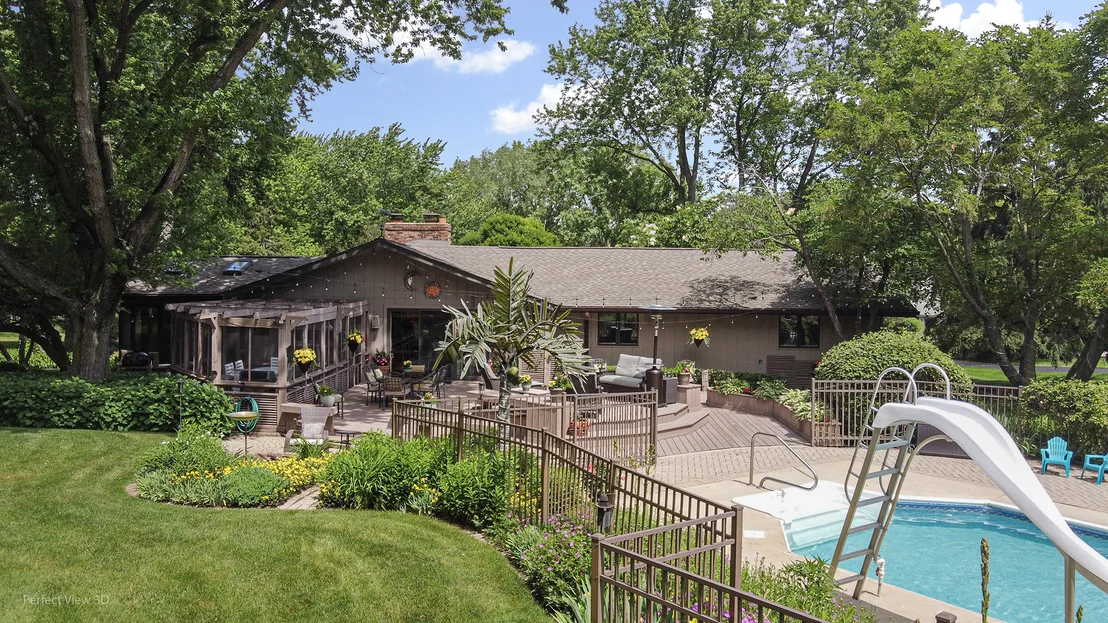 Photo of 40484 Sunset Drive N