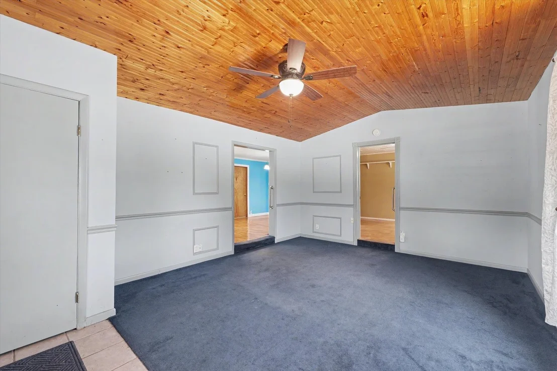 Photo of 305 S 1st Street