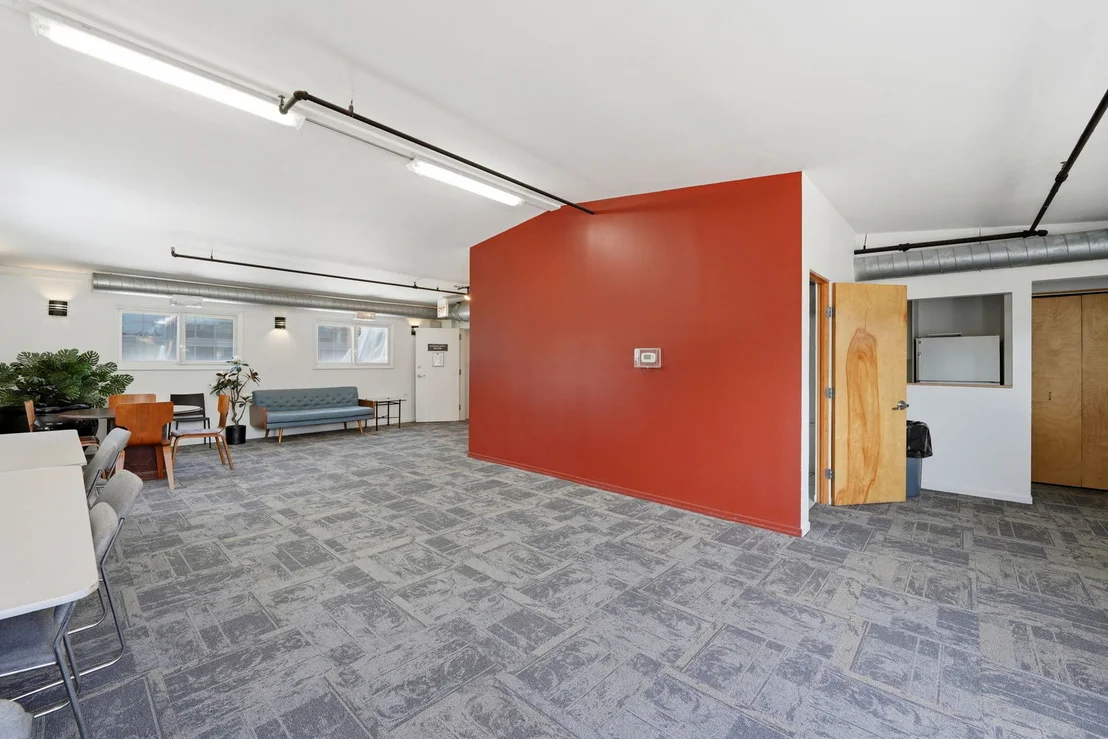 Photo of Unit 406 at 1000 W Washington Boulevard