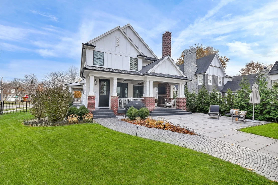 Photo of 618 N Wheaton Avenue