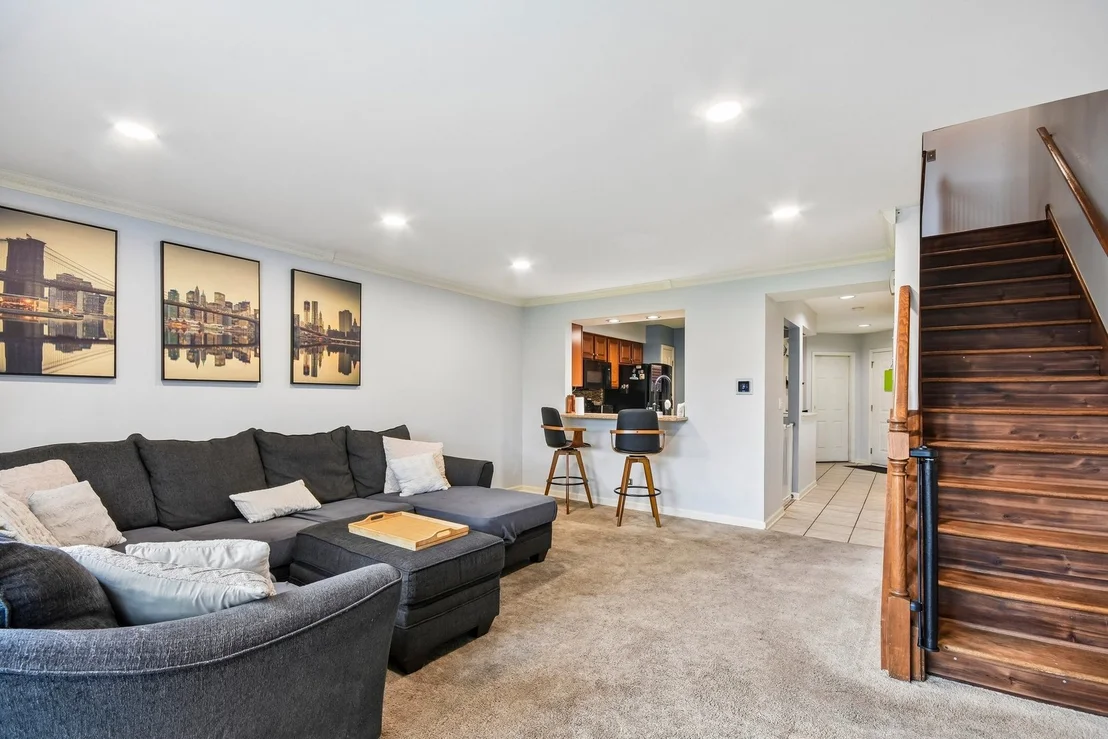 Photo of 418 Lakeview Circle
