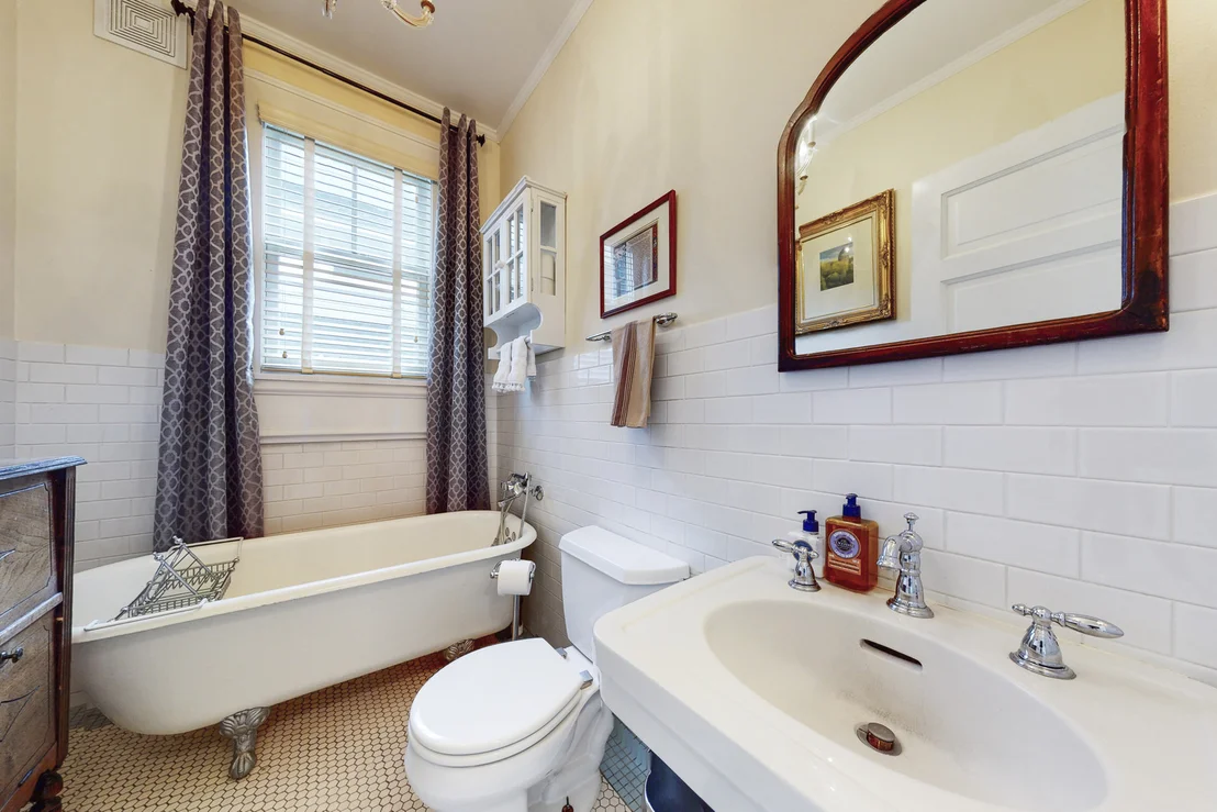 Photo of 1005 Greenleaf Avenue