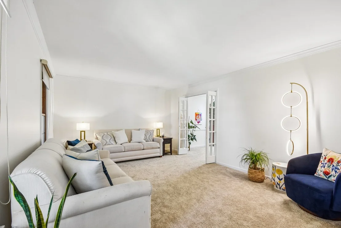 Photo of 1559 Abbotsford Drive