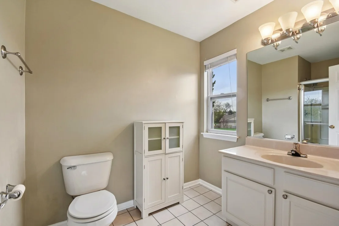 Photo of Unit D at 402 Woodview Circle