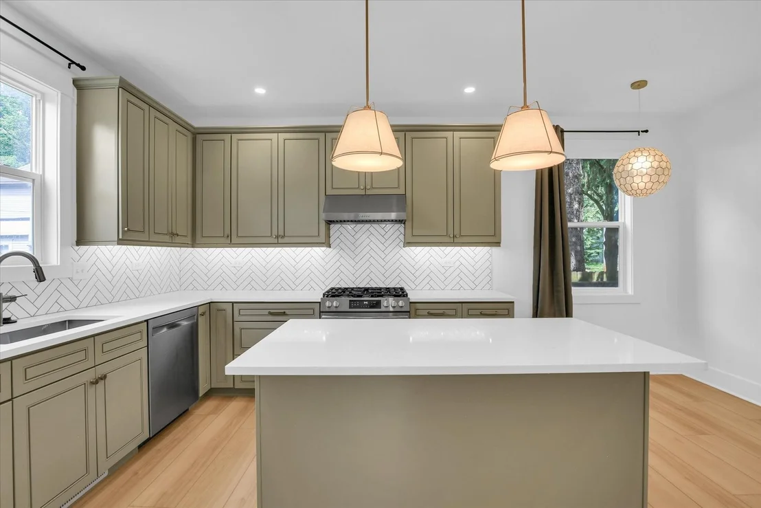 Photo of 604 W Healey Street
