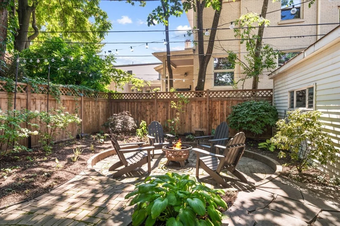 Photo of 837 W Junior Terrace
