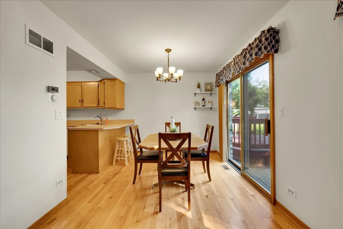 Photo of 446 S Wenbriar Square