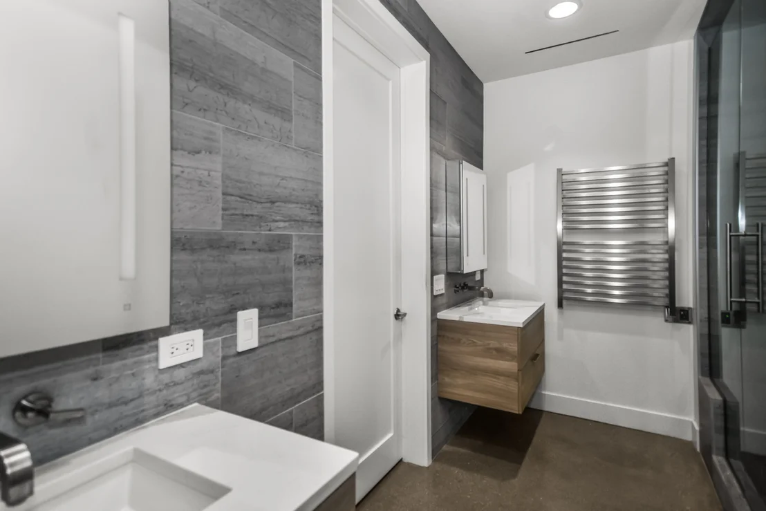 Photo of Unit 301 at 900 W Washington Boulevard