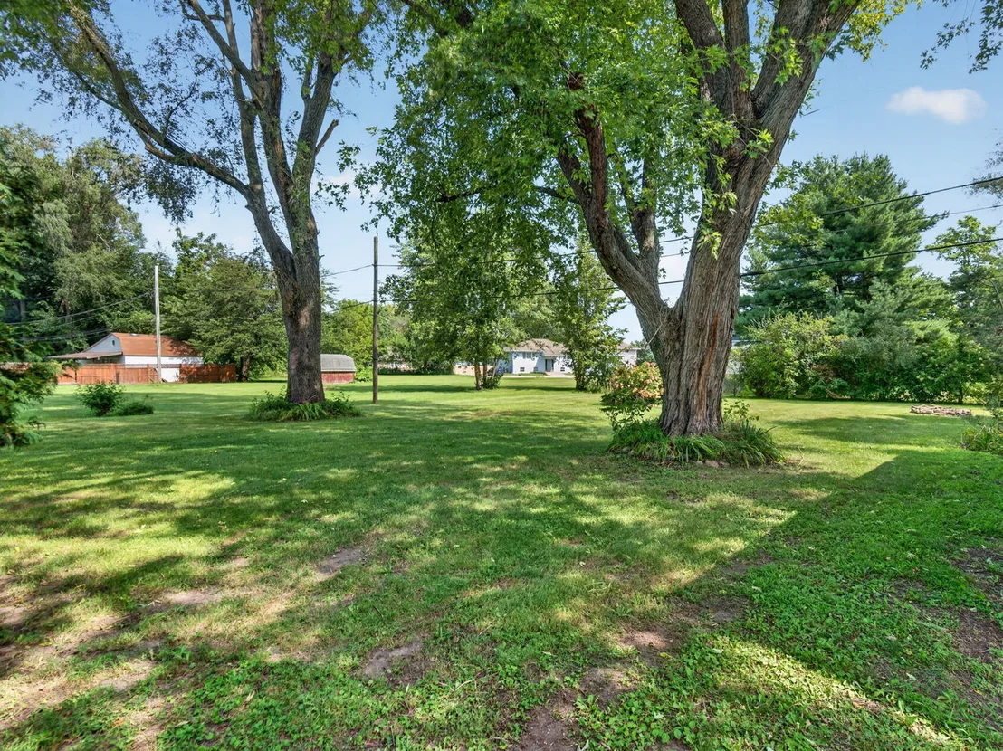 Photo of 637 S Outer Drive