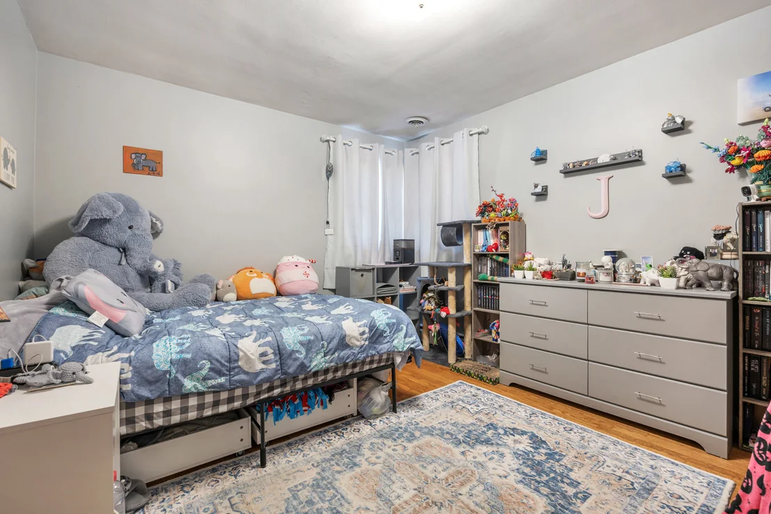 Photo of 952 W Grant Drive