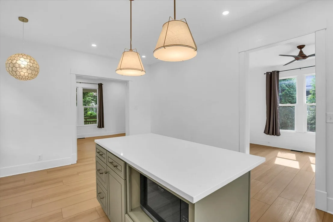 Photo of 604 W Healey Street