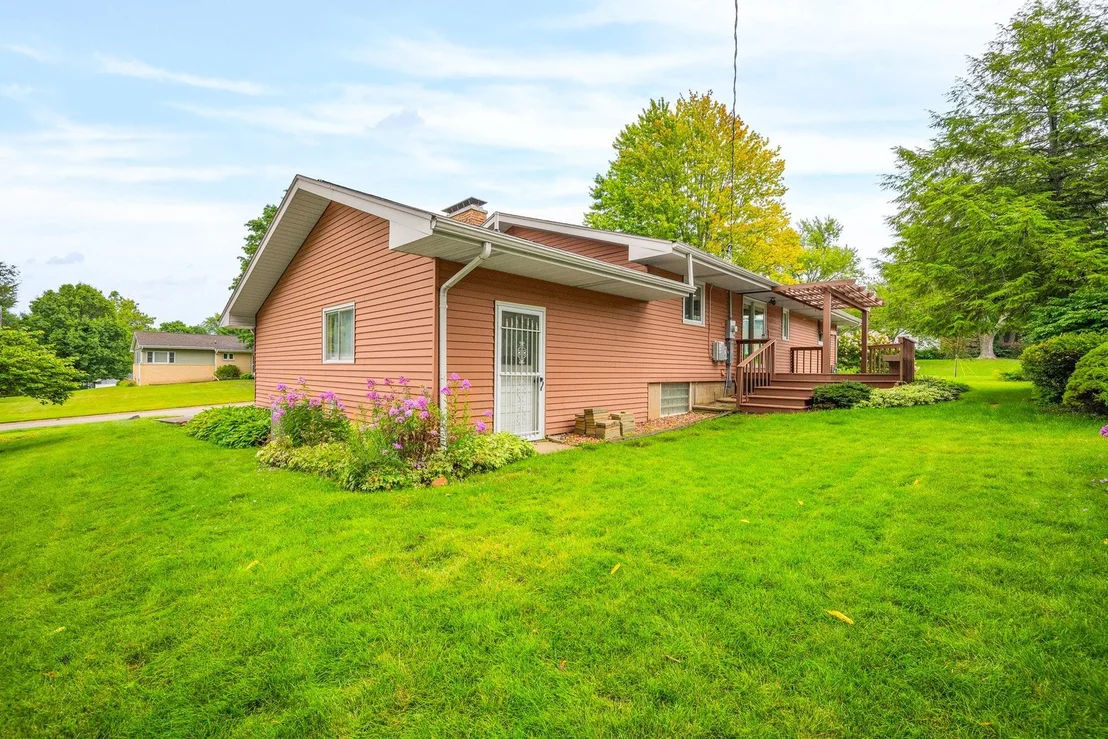 Photo of 221 Hillside Lane