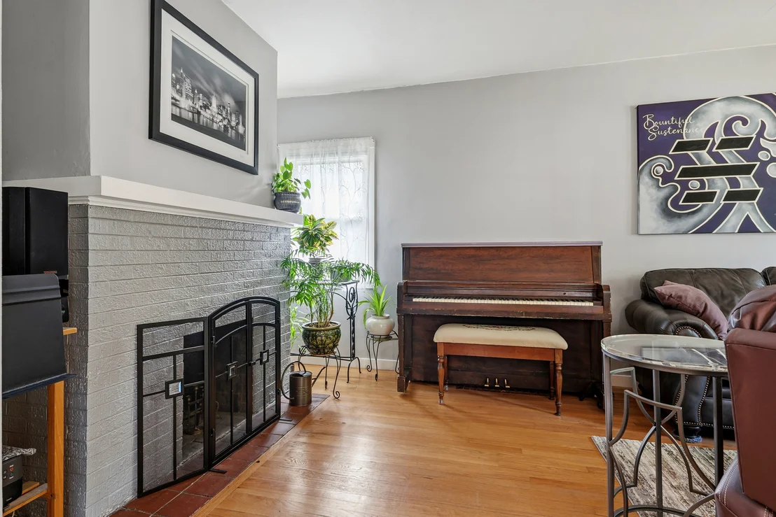 Photo of 389 Addison Road