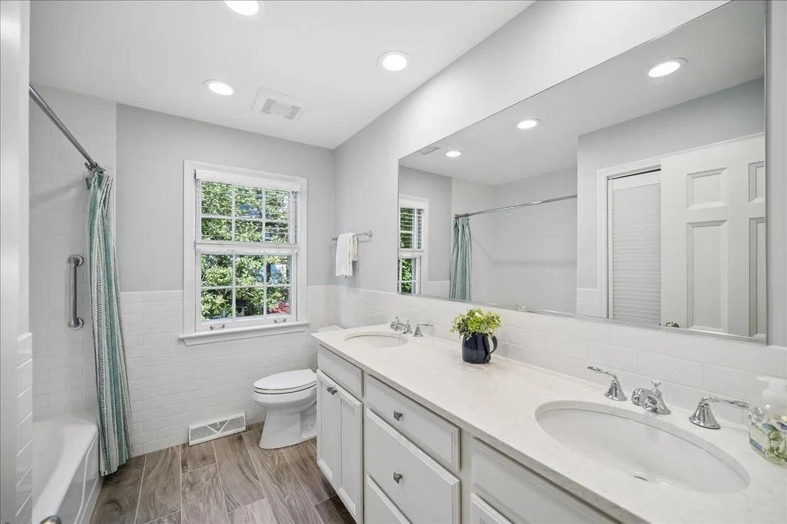 Photo of 870 Prospect Avenue
