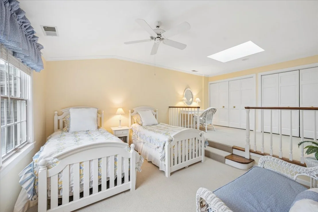 Photo of 1185 Hill Road