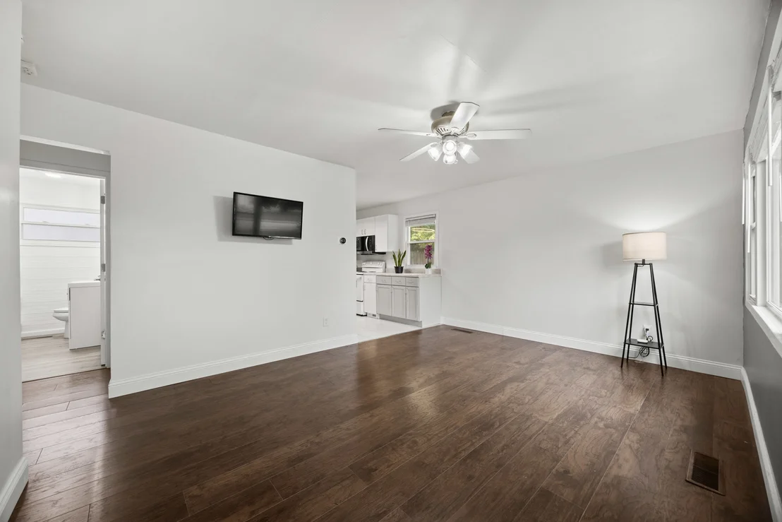Photo of 2005 Capri Avenue