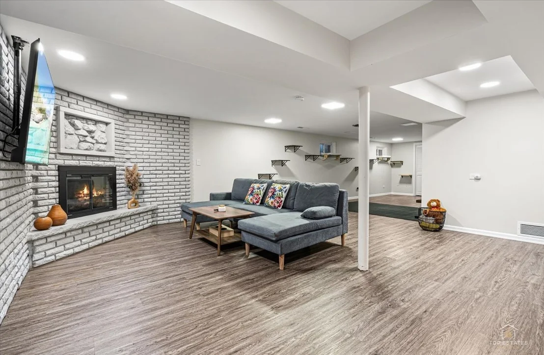 Photo of 875 Horne Terrace