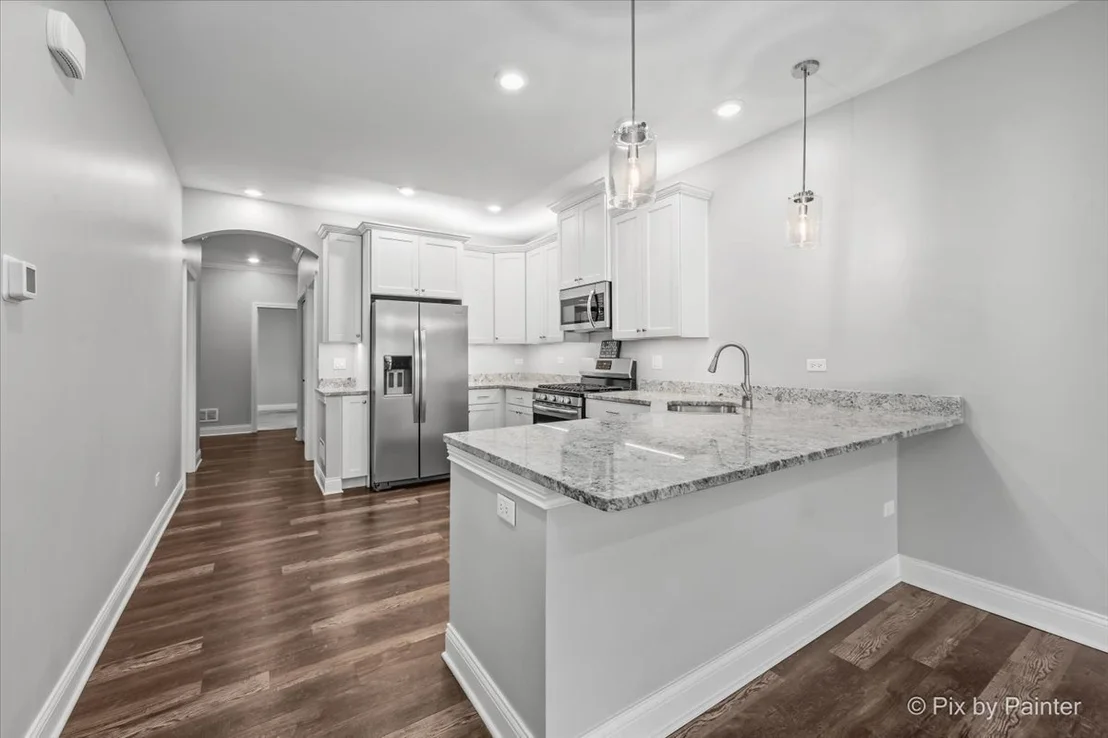 Photo of 735 Harper Avenue