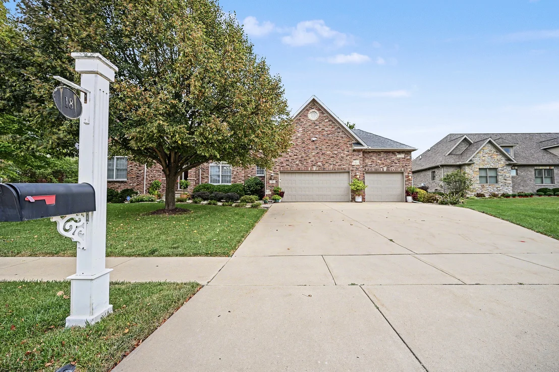 Photo of 18 Stonebrook Court