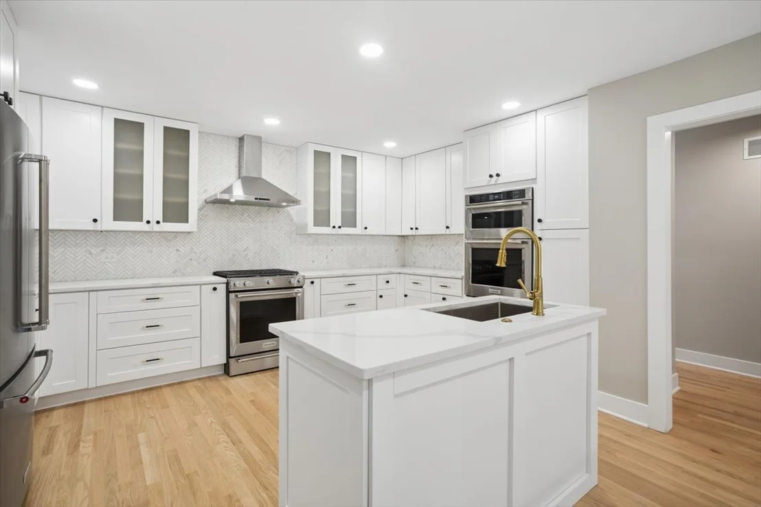 Photo of 446 S Stratford Avenue