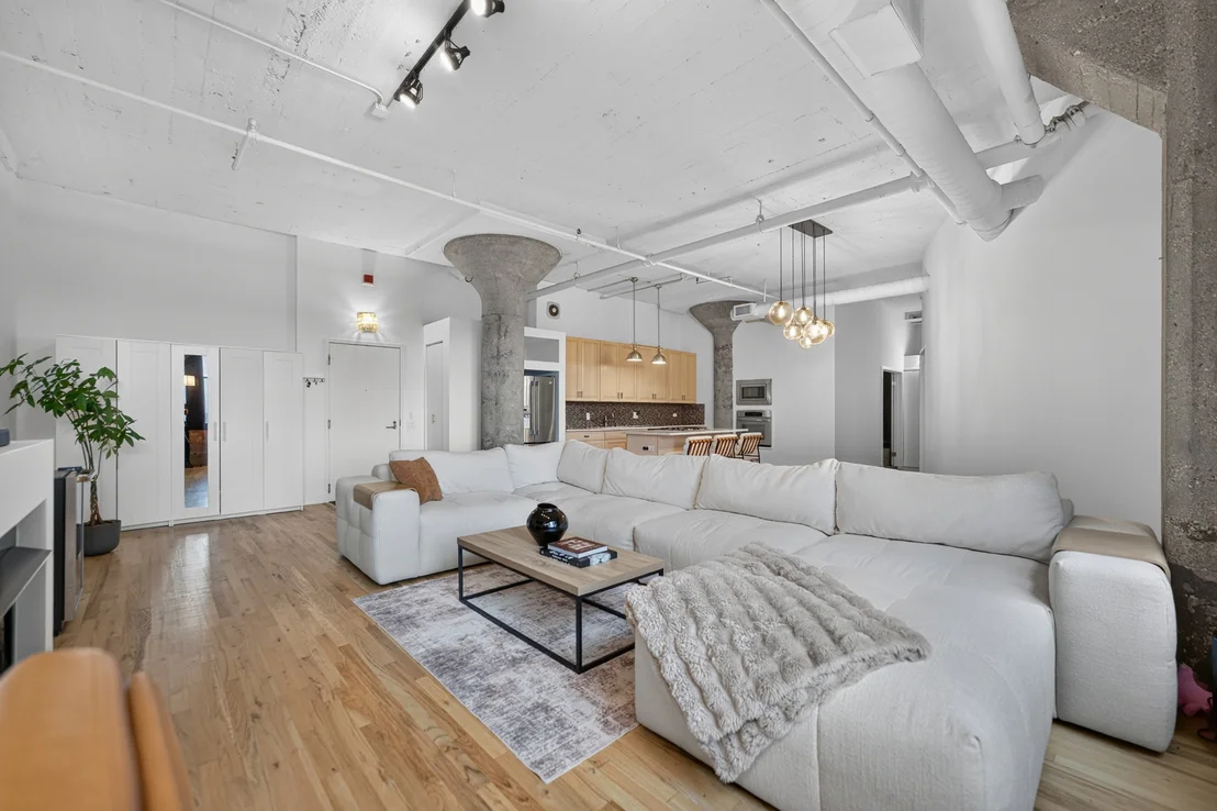 Photo of Unit 712 at 728 W Jackson Boulevard