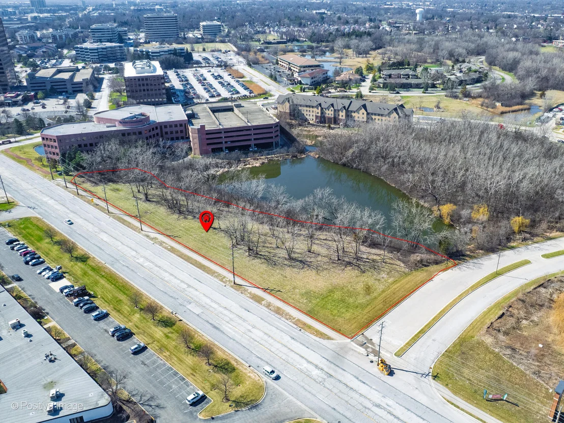 Photo of 1S678 Oakbrook Lake