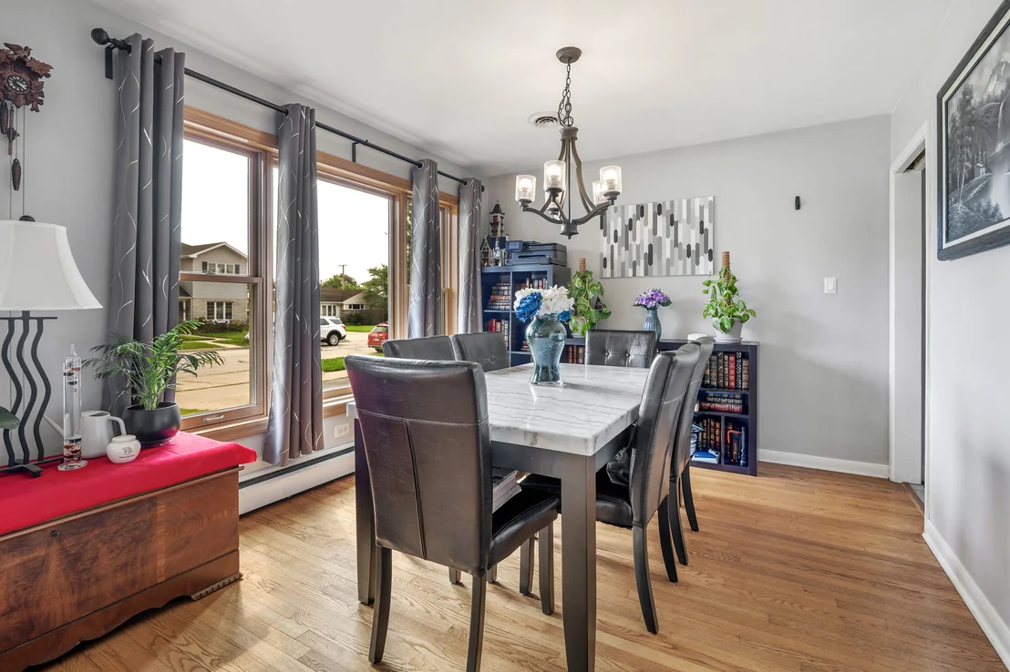 Photo of 952 W Grant Drive