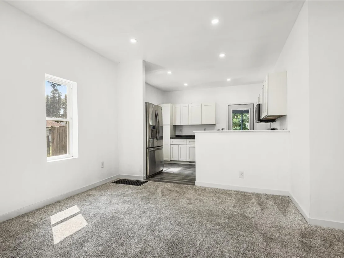 Photo of 655 W Clark Street