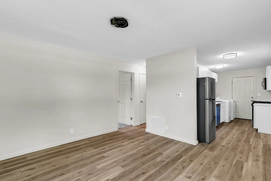 Photo of 1408 Hedge Road