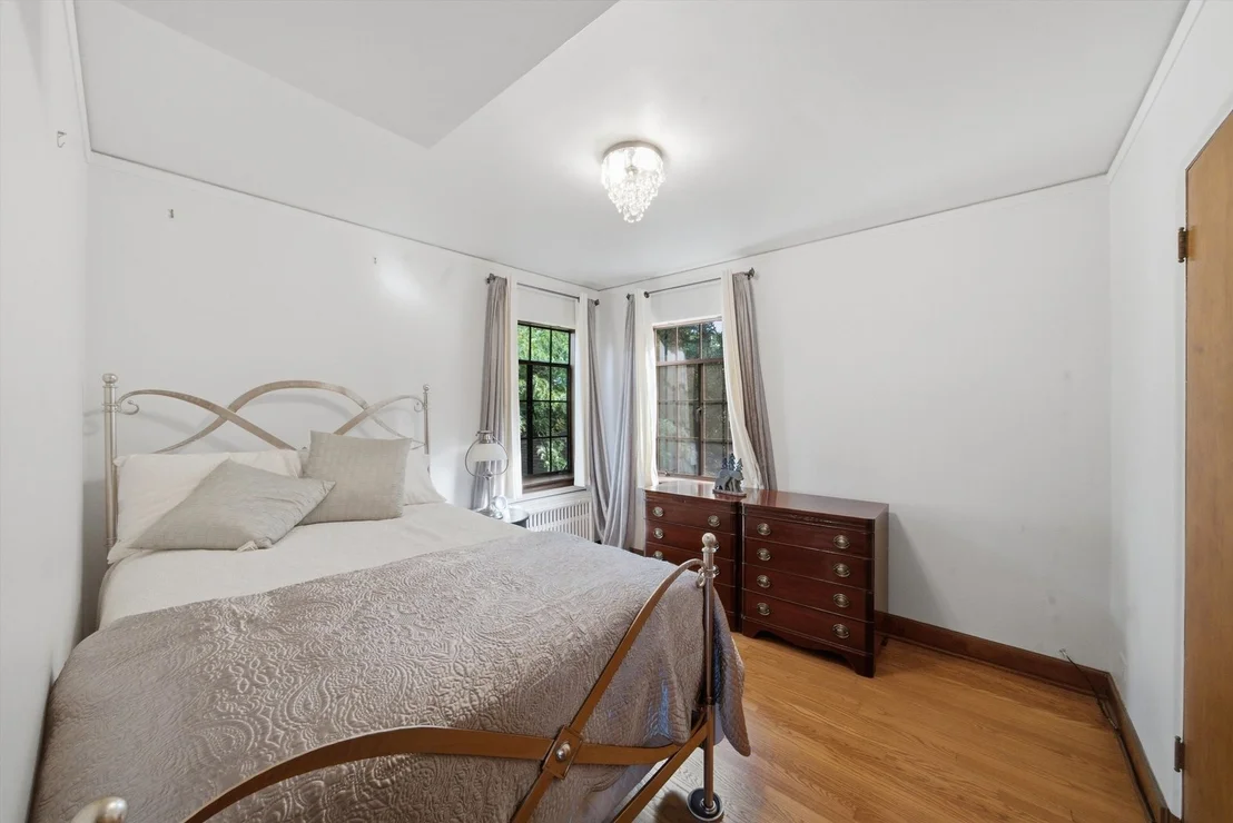 Photo of 327 Selborne Road