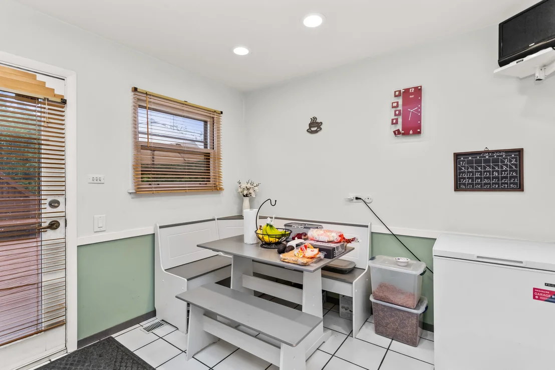 Photo of 7638 Maple Street