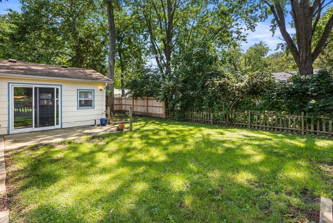 Photo of 2305 GLENOAK Drive