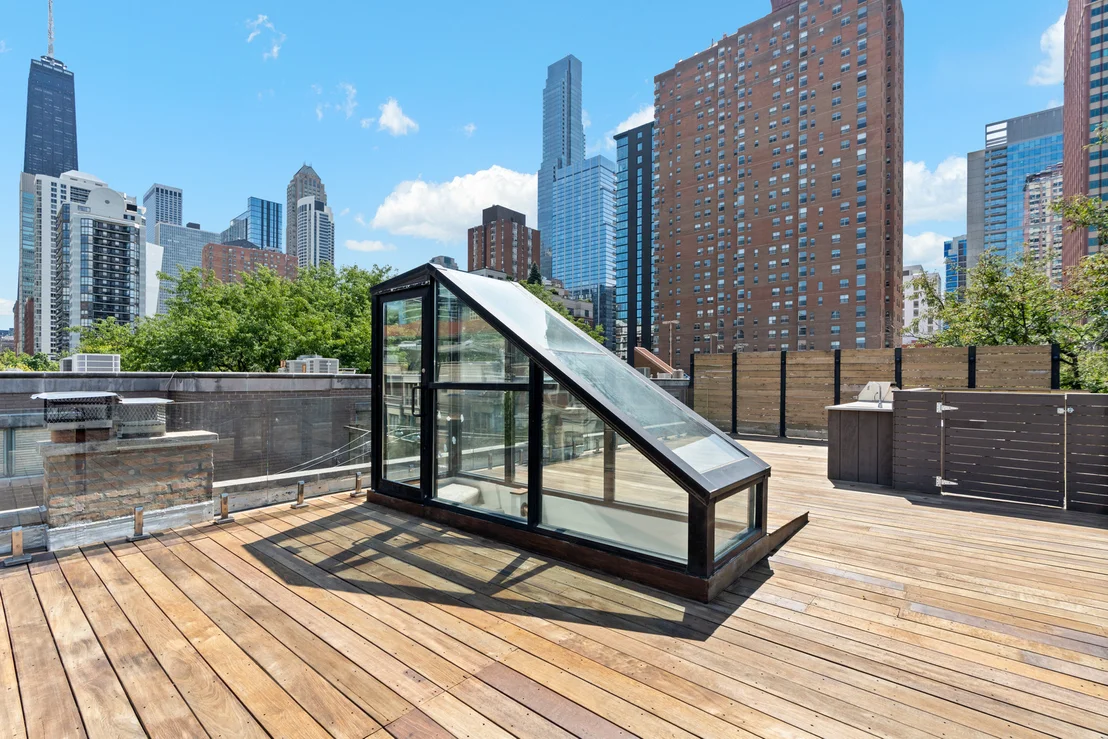Photo of 119 W Delaware Place
