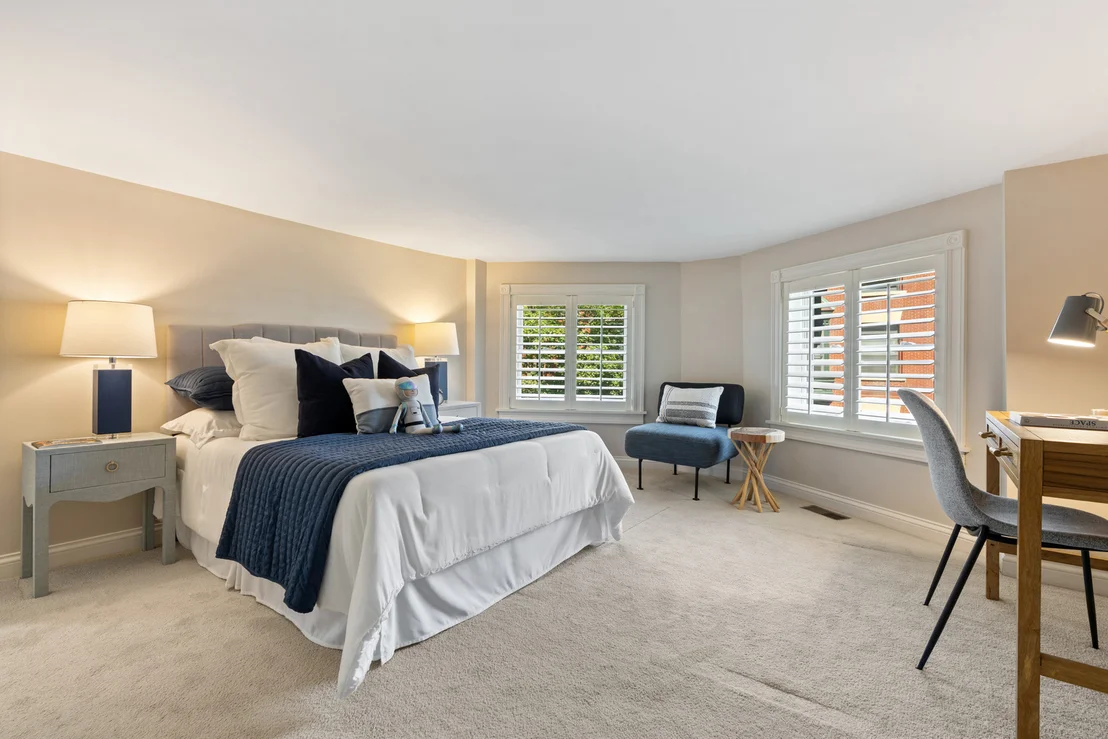 Photo of 119 W Delaware Place