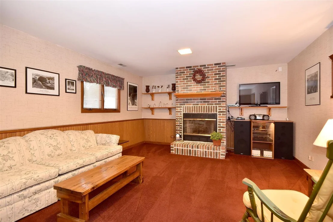 Photo of 206 VILLAGE Road
