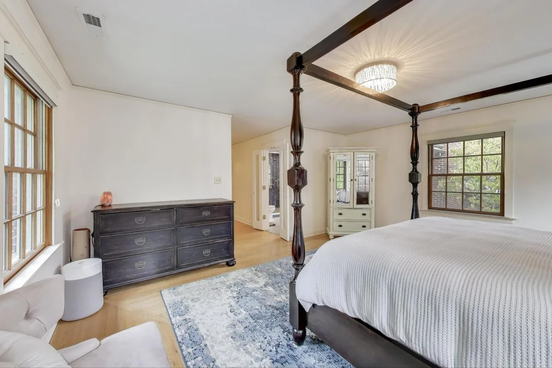 Photo of 547 JACKSON Avenue