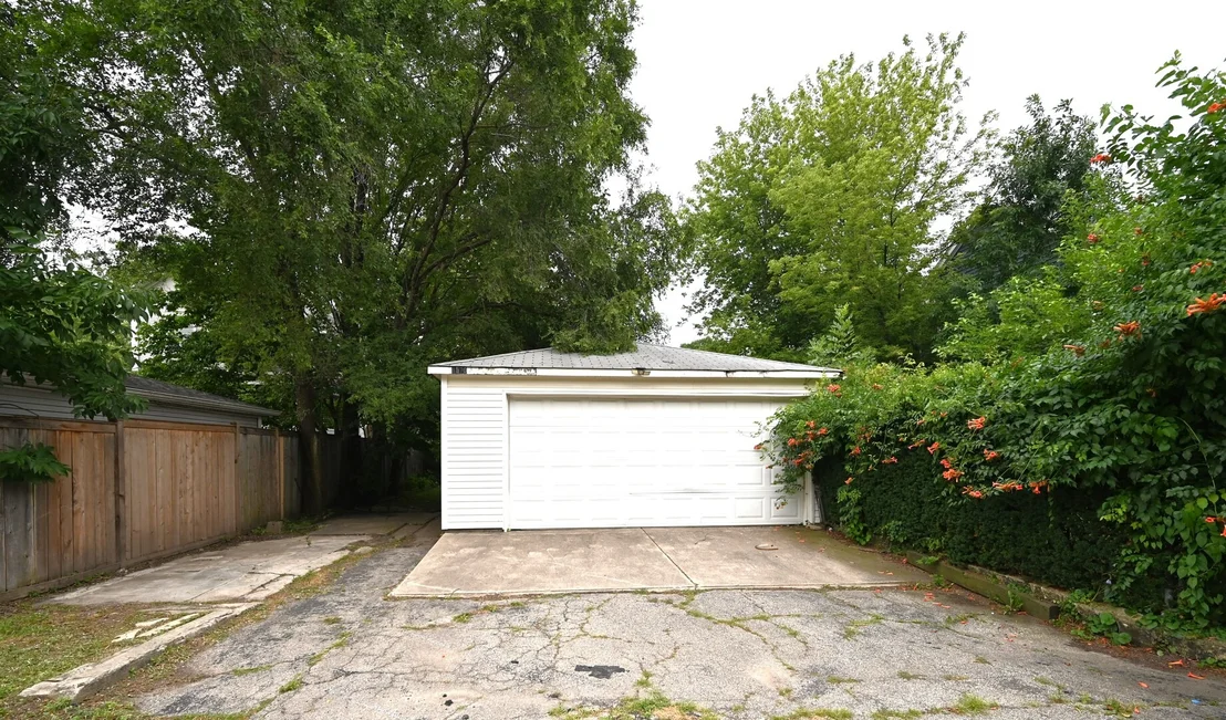 Photo of 1570 DEWEY Avenue