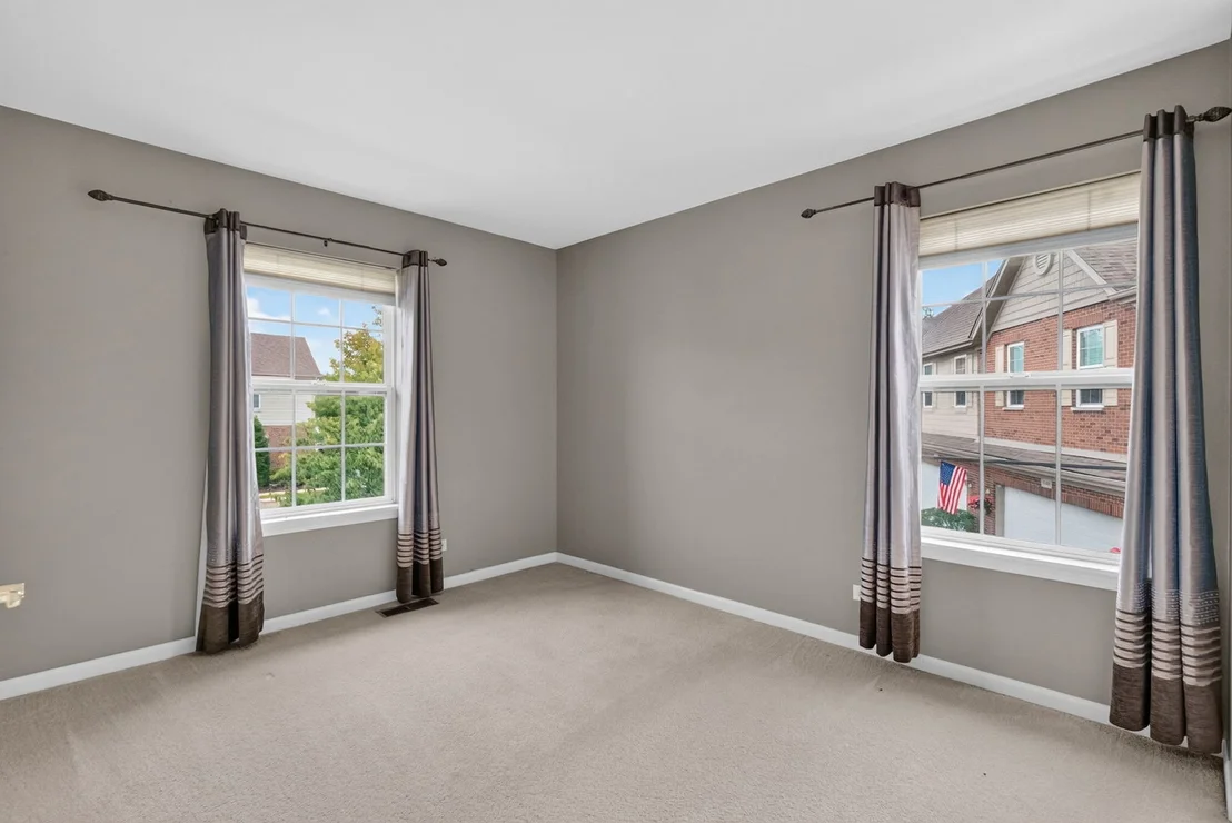 Photo of 10S447 Carrington Circle