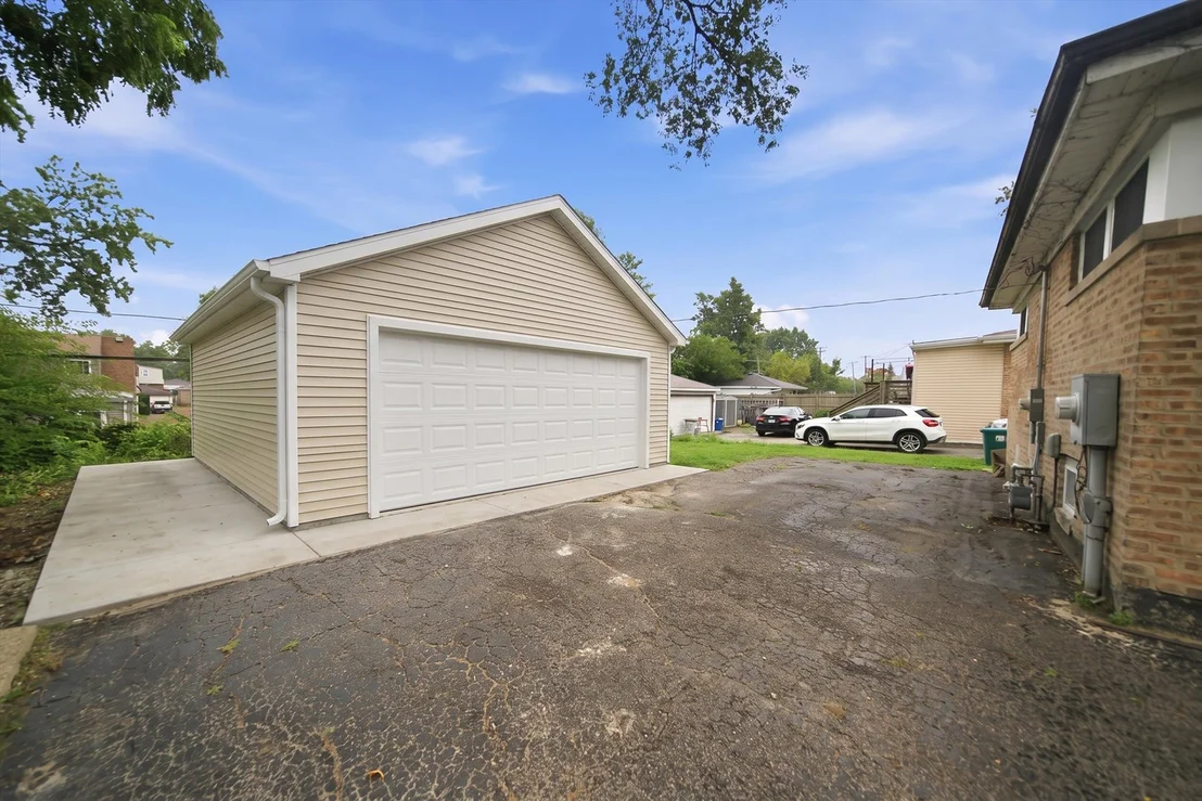 Photo of 1327 S Wolf Road
