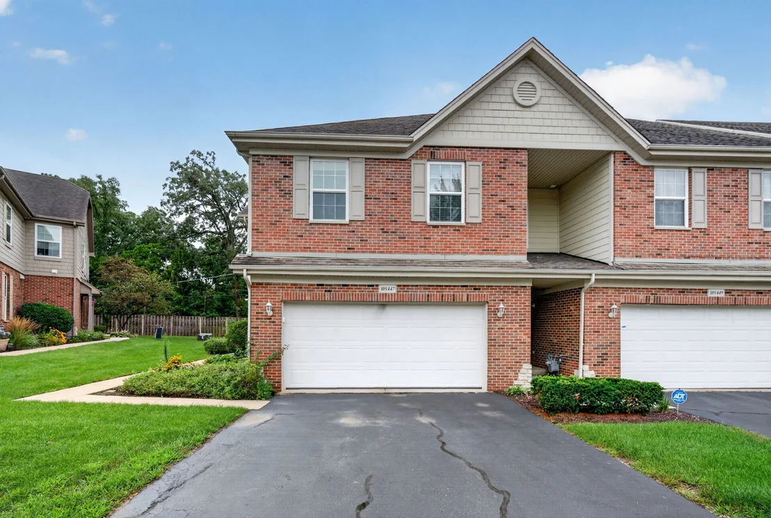 Photo of 10S447 Carrington Circle