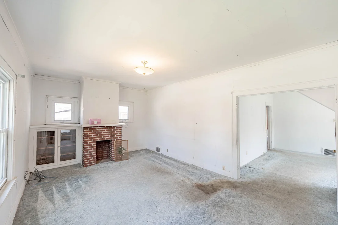 Photo of 14947 Hamlin Avenue