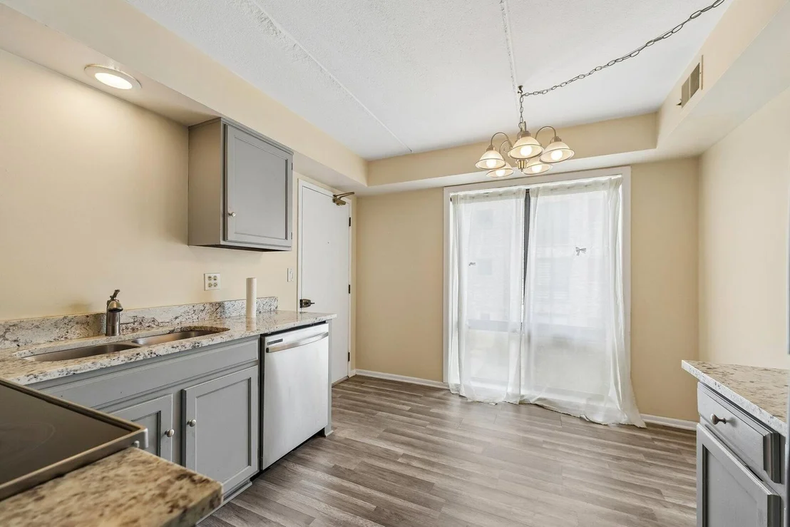 Photo of Unit 4 at 5401 Chateau Drive