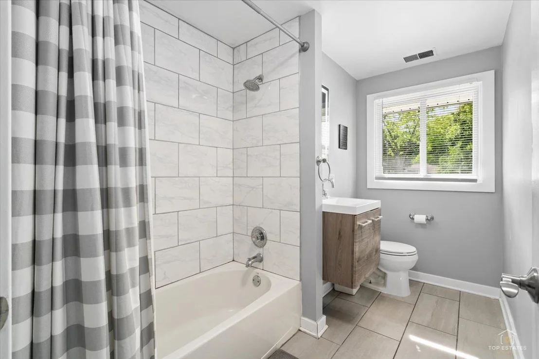 Photo of 231 Webster Lane