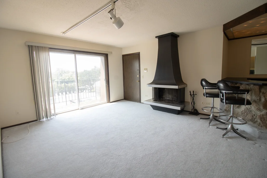Photo of Unit F at 608 Cobblestone Circle